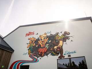 Hofis_Branding an Gebäude.jpg